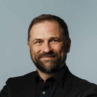 Picture of speaker: Lutz Huehnken